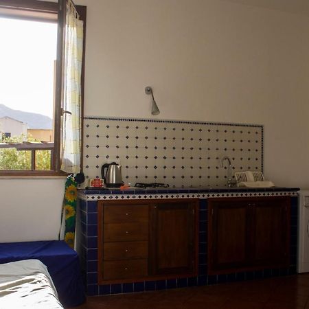Casa Vacanze Di Anna E Selene Villa Фавиняна Екстериор снимка