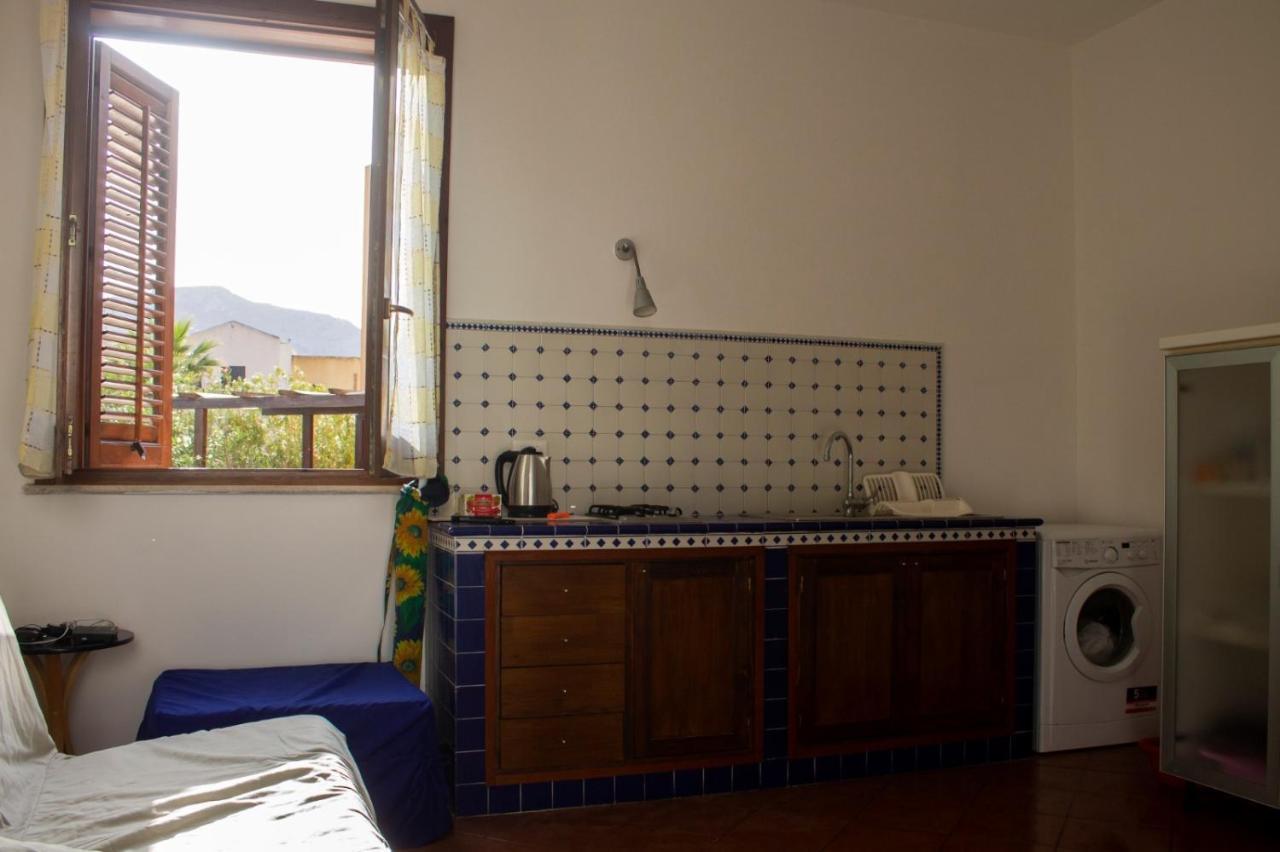 Casa Vacanze Di Anna E Selene Villa Фавиняна Екстериор снимка